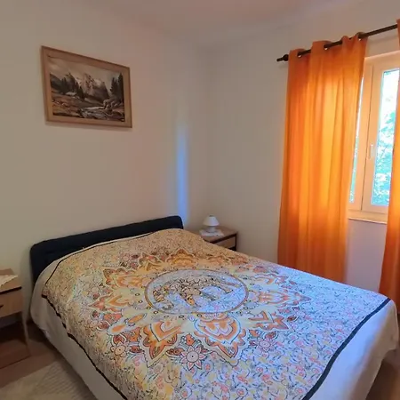 Lila Mit Meerblick Am Ca 180 Meter Luftlinie Vom * Sibinj Krmpotski
