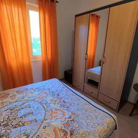 Apartmán Lila Mit Meerblick Am Ca 180 Meter Luftlinie Vom Sibinj Krmpotski